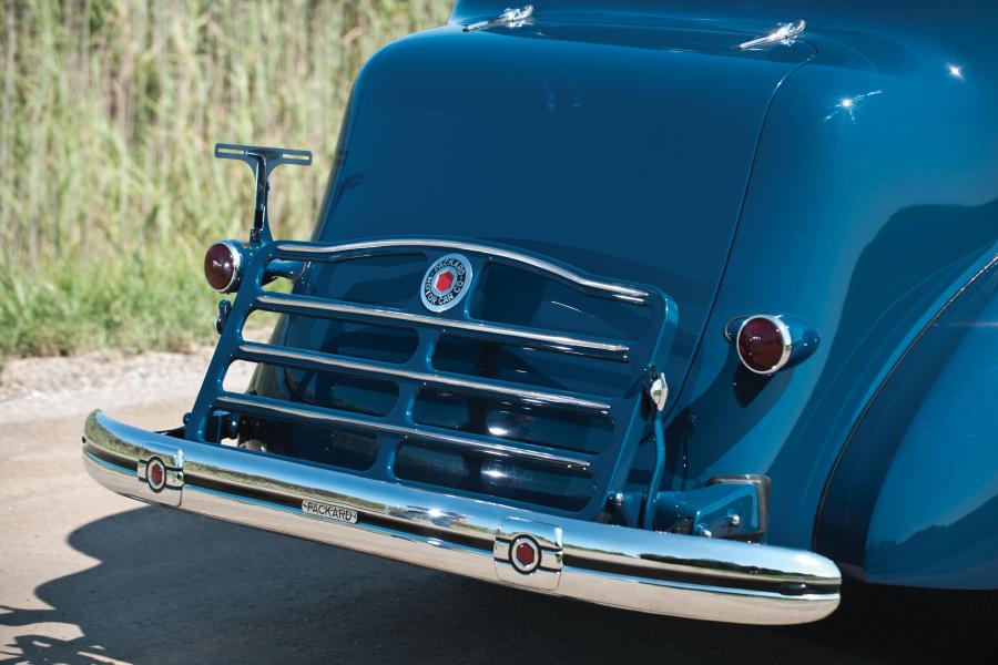  Packard 120 Deluxe Touring Sedan 1937 года  (фото 9 из 19)
